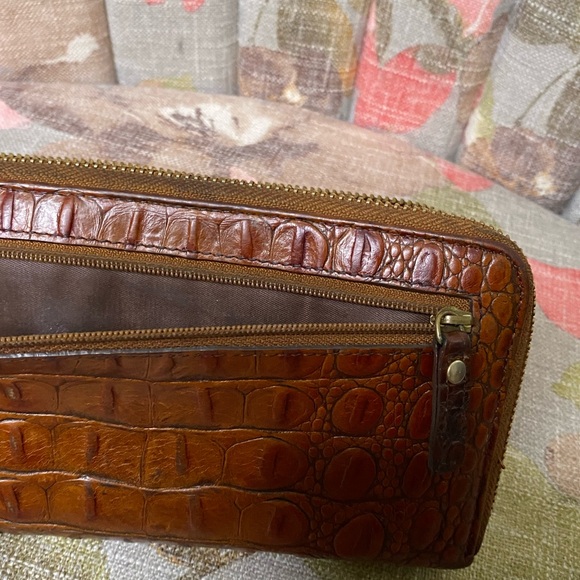 Brahmin Vintage Leather Wallet comes with Original Brahmin Card EUC - Picture 6 of 10